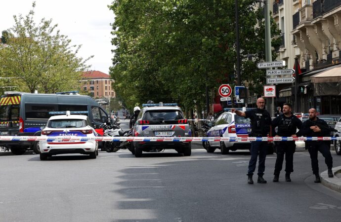 Επίθεση με μαχαίρι στο Παρίσι: Ο δράστης που τραυμάτισε τρεις γυναίκες ισχυρίστηκε ότι τον διέταξε ο Αλλάχ