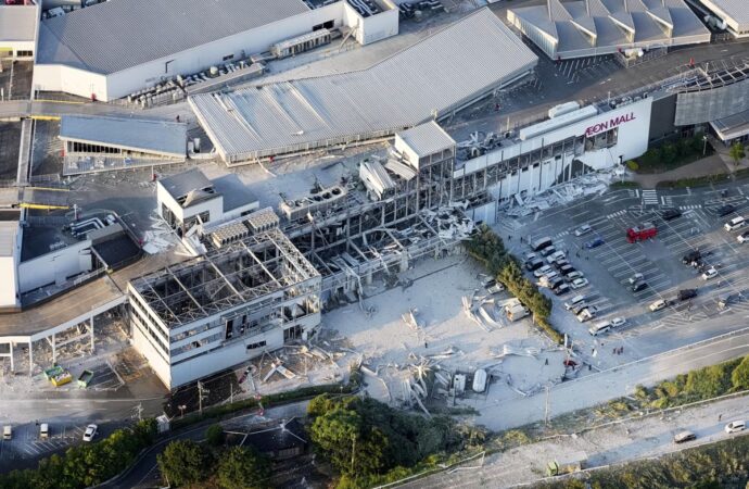 Ισχυρός σεισμός στην Ιαπωνία με τουλάχιστον 50 τραυματίες και εκτεταμένες ζημιές σε γέφυρες, δρόμους και κτίρια – Εικόνες και βίντεο