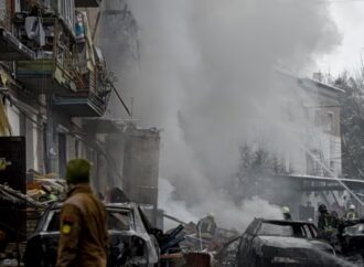 Έξι νεκροί σε Σούμι και Οδησσό, 12 τραυματίες στο Κίεβο από ρωσικά πλήγματα