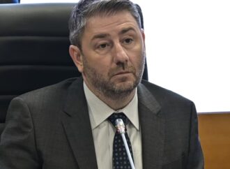 ΠΑΣΟΚ: Από τους μικρομεσαίους στους συνταξιούχους η νέα στρατηγική – Η κοινωνική συμμαχία Ανδρουλάκη και η φυγή προς τα εμπρός