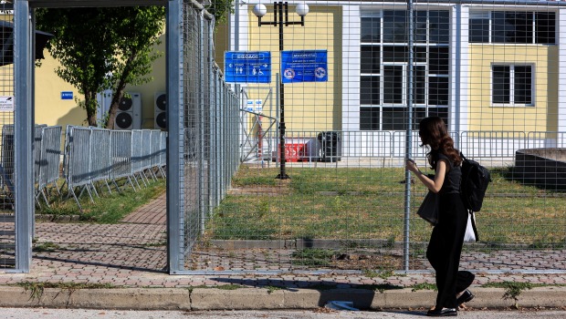 Μητέρα θύματος στη δίκη για τα Τέμπη: Δεν έπρεπε να αφήσουν τα παιδιά μας να μπουν στα τρένα