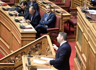 Επίθεση Ανδρουλάκη σε Μητσοτάκη: Από τις σκιές στο απόλυτο σκοτάδι της διαφθοράς – Ερωτήματα για νέο σκάνδαλο τύπου ΟΠΕΚΕΠΕ στην ανακύκλωση