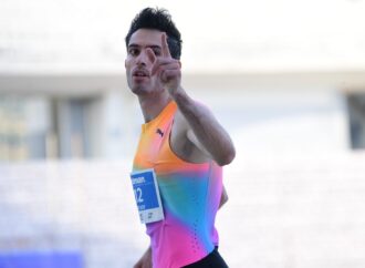 Πόλος έλξης ο Τεντόγλου, δεν σταμάτησε να υπογράφει αυτόγραφα