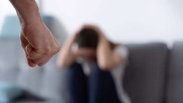 Κρήτη: Σύλληψη 37χρονου που ξυλοκόπησε τη σύζυγό του μπροστά στο 3χρονο παιδί τους