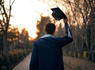 Gen Z: Είναι πιο σοφό να ακολουθείς τα πάθη σου αντί να κυνηγάς τα όνειρά σου;