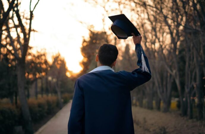 Gen Z: Είναι πιο σοφό να ακολουθείς τα πάθη σου αντί να κυνηγάς τα όνειρά σου;