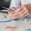 Συνταξιούχοι στην εργασία μετά τη σύνταξη με μπόνους έως 120 ευρώ
