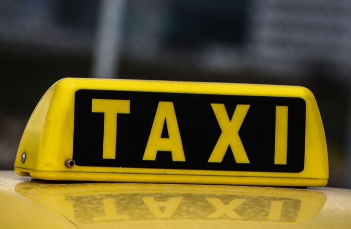 Γέννησε μέσα σε ταξί καθ’ οδόν για το μαιευτήριο – Ο οδηγός δηλώνει ότι δεν θα το ξεχάσει ποτέ