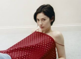 Η Γκρέισι Έιμπραμς, η κόρη από την κόλαση, στην κορυφή του Billboard 200