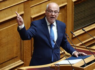 Βουλή: Σφοδρή αντιπαράθεση Φλωρίδη – Κωνσταντοπούλου με φόντο τη δήλωση ότι ως δικηγόρος δεν μπορεί να βοηθήσει