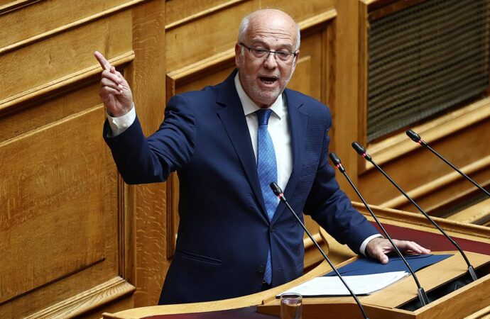 Βουλή: Σφοδρή αντιπαράθεση Φλωρίδη – Κωνσταντοπούλου με φόντο τη δήλωση ότι ως δικηγόρος δεν μπορεί να βοηθήσει