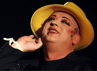 Αντιδράσεις για το νέο τραγούδι του Boy George – Δηλώνει ότι στη Γάζα πρόκειται για πόλεμο και όχι γενοκτονία