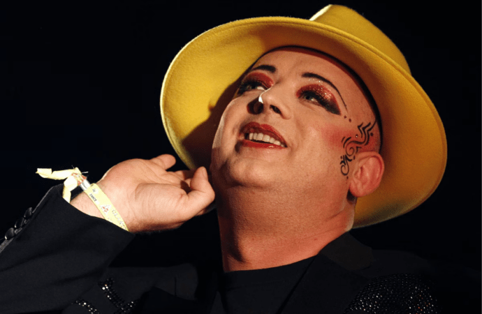 Αντιδράσεις για το νέο τραγούδι του Boy George – Δηλώνει ότι στη Γάζα πρόκειται για πόλεμο και όχι γενοκτονία