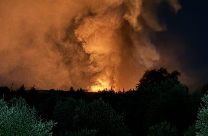 Πυρκαγιά σε εργοστάσιο στο Παναιτώλιο Αιτωλοακαρνανίας