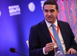 ΠΑΣΟΚ: Ο Μιχάλης Κατρίνης βάζει στη σέντρα την κυβέρνηση για την ακρίβεια – Πάρτι αισχροκέρδειας στην αγορά
