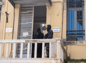 Ελεύθερος μετά την απολογία του ο ιατροδικαστής για τη «Μαφία της Κρήτης» – Κατηγορείται για παθητική δωροδοκία