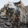 Ουκρανία: Ένας νεκρός από ρωσική επιδρομή στο Κίεβο – Εγκλωβισμένοι στα συντρίμμια πολυκατοικίας