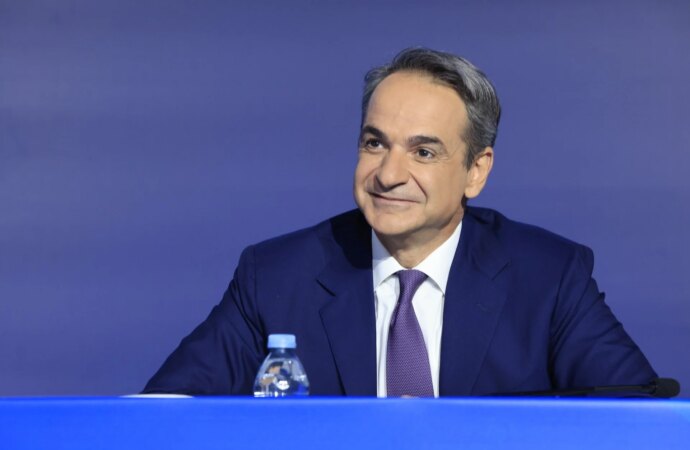 Ο Μητσοτάκης απαντά στην ανάρτηση της Τούνη και σηκώνει το γάντι