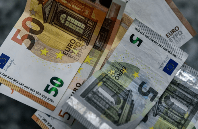 Παγώνει η δημοσιοποίηση της λίστας με 30.000 μεγαλοοφειλέτες για ληξιπρόθεσμα χρέη
