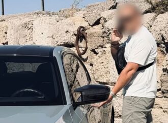 Στο εδώλιο ο οδηγός της μοιραίας BMW στη Ρόδο για απόπειρα καταστροφής του ηλεκτρονικού καταγραφέα
