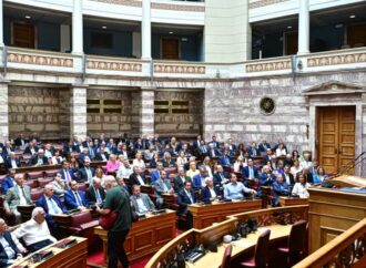 ΟΠΕΚΕΠΕ: Η κυβέρνηση επιμένει στις αιχμές κατά της Ευρωπαϊκής Εισαγγελίας για να αποσείσει ευθύνες