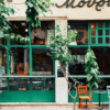 Η Μουριά παραμένει ζωντανό τοπόσημο της Αθήνας – Συνεχίζει τη λειτουργία του το ιστορικό καφενείο στα Εξάρχεια