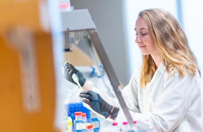 Ασφαλή τα εμβόλια mRNA σύμφωνα με δεδομένα από δισεκατομμύρια δόσεις