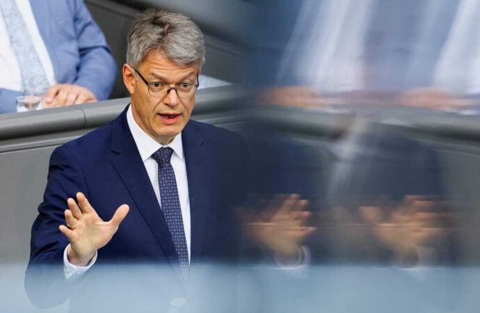 Γερμανία: Ο υπουργός Μεταφορών ζητά την παραίτησή του, κάνοντας λόγο για αναξιοπρεπή κατάσταση