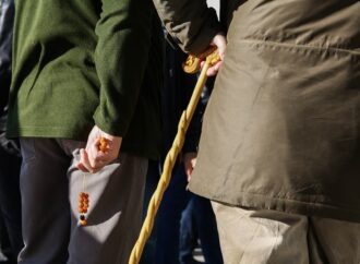 13η σύνταξη: Οι συνταξιούχοι απαντούν στον Στουρνάρα πως δεν σκοτώνουν τα άλογα όταν γεράσουν