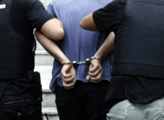 Συνελήφθησαν τέσσερις οδηγοί ταξί για υπερχρεώσεις σε βάρος τουριστών