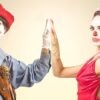 Tender: Μια τρυφερή παράσταση για την εποχή των social media στο Θέατρο Αλκμήνη