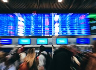 Πονοκέφαλος οι μεγάλες καθυστερήσεις στα ελληνικά αεροδρόμια – Ευρεία σύσκεψη χωρίς άμεση λύση