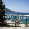 Πόρτο Γερμενό: Η πυρκαγιά που το σημάδεψε για πάντα – Ανυπολόγιστες καταστροφές σε εικόνες από drone