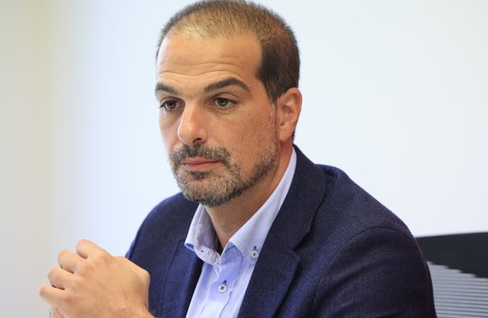 Σακελλαρίδης: Αδικαιολόγητη η καθυστέρηση της κυβέρνησης στις φωτιές – Τον Οκτώβριο το συνέδριο της Νέας Αριστεράς