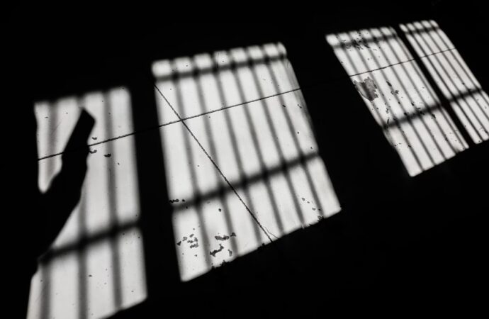 Αστυνομική έφοδος σε Άμφισσα και Μαλανδρίνο αποκάλυψε ναρκωτικά και κινητά σε κελιά