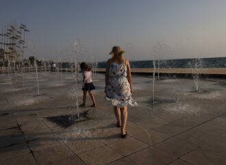 Σε πλήρη εξέλιξη ο καύσωνας: Πού η θερμοκρασία ξεπέρασε τους 39 βαθμούς το Σάββατο