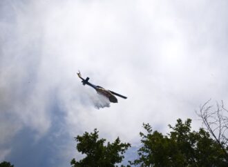Γρεβενά: Ενισχύθηκαν οι πυροσβεστικές δυνάμεις στη φωτιά στο Περιβόλι