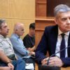 Ο Αγοραστός απέφυγε να απαντήσει για το μπάζωμα στα Τέμπη, λέγοντας στους συγγενείς των θυμάτων «όχι μπροστά σε κάμερες και μικρόφωνα»