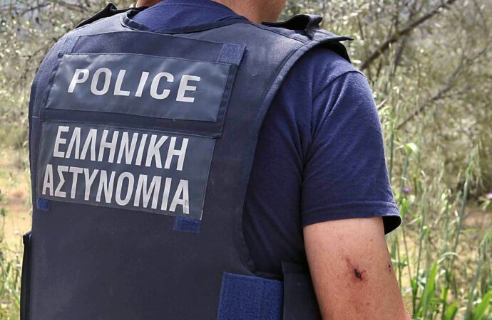 Νεκρός άνδρας βρέθηκε στο πίσω κάθισμα αυτοκινήτου στα Άνω Λιόσια
