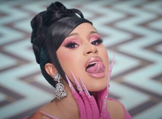 Η Cardi B επιτίθεται στον Τραμπ με το νέο της κομμάτι Ah Ha
