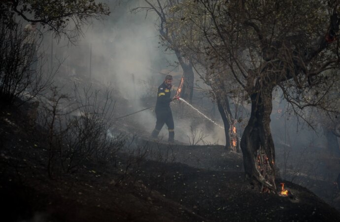 Σε εξέλιξη νέα φωτιά στην Αχαΐα