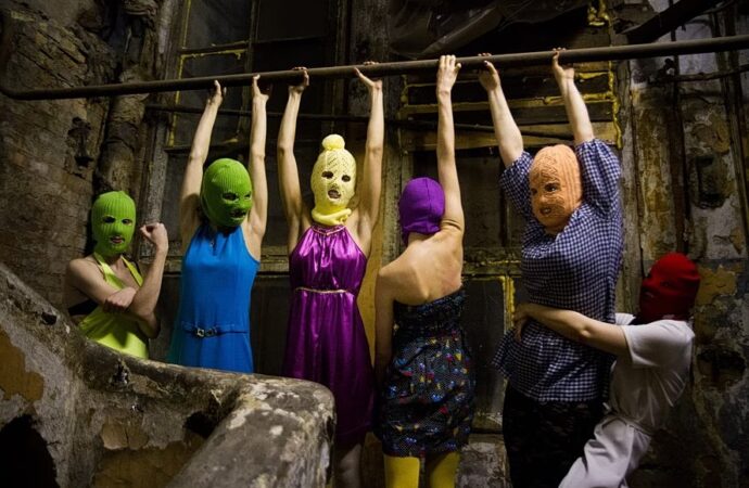 Οι Pussy Riot μεταφέρουν το πνεύμα της εξέγερσης στην Αθήνα