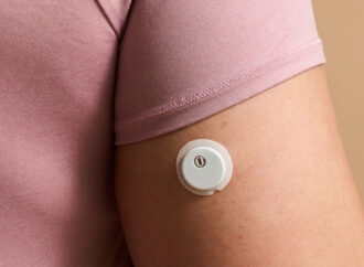 Εγκρίθηκε το πρώτο wearable που μετρά ταυτόχρονα γλυκόζη και κετόνες