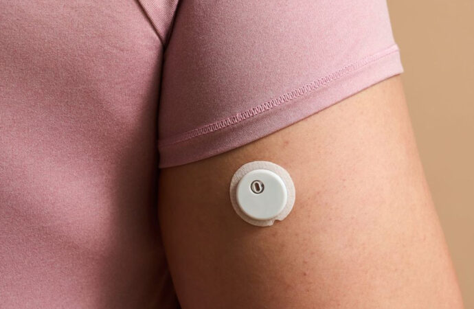 Εγκρίθηκε το πρώτο wearable που μετρά ταυτόχρονα γλυκόζη και κετόνες