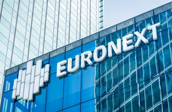 Σε ιστορικό υψηλό η μετοχή της Euronext Athens παρά το μειωμένο μέρισμα
