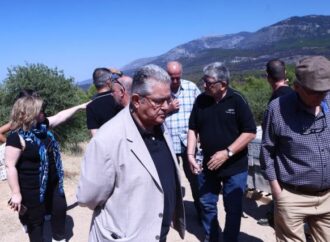 Στις πληγείσες περιοχές της Δυτικής Αττικής ο Κουτσούμπας – Καταγγέλλει τεράστιες ευθύνες της κυβέρνησης και μιλά για επαναλαμβανόμενο έγκλημα