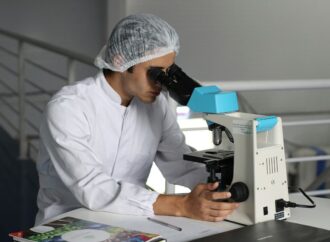 Δημιούργησαν με τεχνητή νοημοσύνη ιούς που εξοντώνουν βακτήρια – Προβληματισμός για τις επιπτώσεις