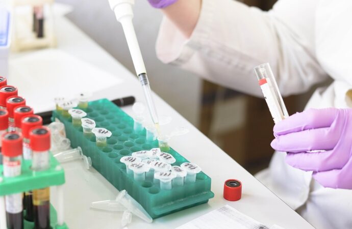 Πώς λειτουργούν τα εμβόλια mRNA με απλά λόγια