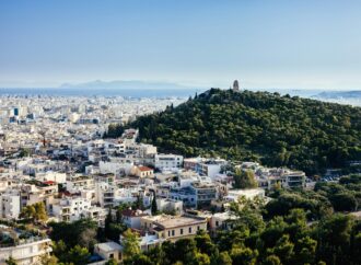 Η Αθήνα απορροφά ολόκληρο τον μισθό των εργένηδων, σύμφωνα με νέα ευρωπαϊκή έρευνα