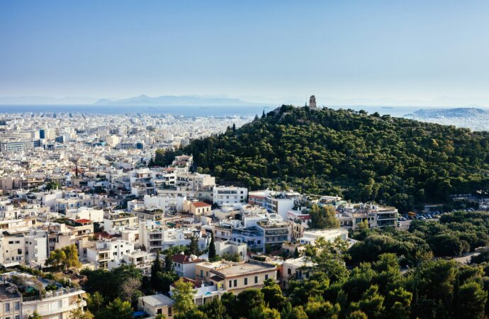 Η Αθήνα απορροφά ολόκληρο τον μισθό των εργένηδων, σύμφωνα με νέα ευρωπαϊκή έρευνα